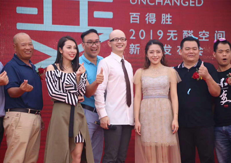 歌星平安、周延英、沈丹丹等明星親臨南寧活動(dòng)現(xiàn)場(chǎng)獻(xiàn)唱，助力廠家新品發(fā)布